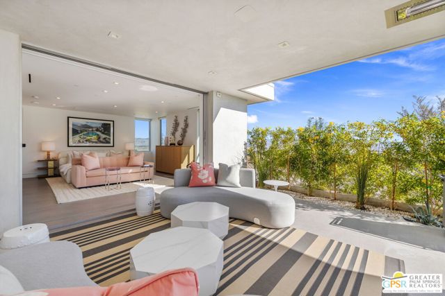 2381 Vista Palizada Drive, Palm Springs CA: https://media.crmls.org/mediaz/f8c46994-4bd1-470f-8b29-fad4cd7e94ee.jpg