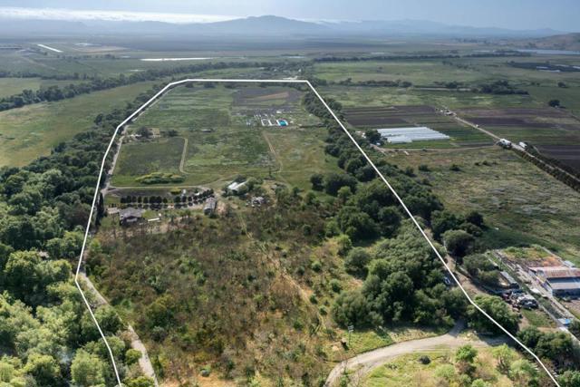 79547958 Lovers Lane, Hollister CA: https://media.crmls.org/mediaz/f8c48fc8-0a25-4f4e-831c-4e91efee2c5c.jpg