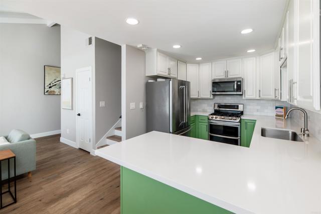 Detail Gallery Image 8 of 38 For 811 Highland Dr, Solana Beach,  CA 92075 - 3 Beds | 2/1 Baths