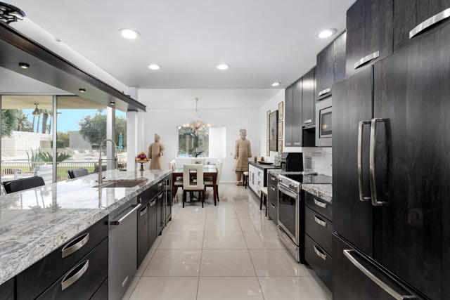 477 Desert Lakes Drive, Palm Springs CA: https://media.crmls.org/mediaz/f8c54e21-5db9-4ada-bdde-5ec54a798bcc.jpg