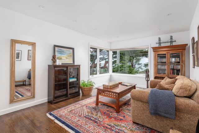 20 Madrone Avenue, Moss Beach CA: https://media.crmls.org/mediaz/f8c5b9d8-5a1a-4a0c-8d6f-52e60af37c84.jpg