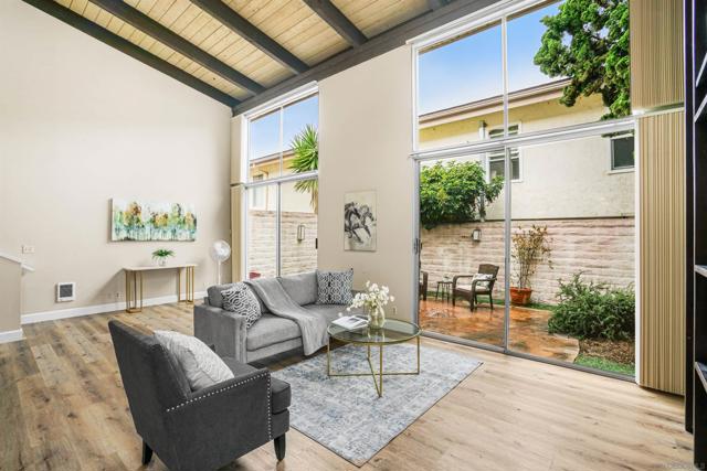 2544 Navarra Dr,  CA: https://media.crmls.org/mediaz/f8c63696-9455-420b-b348-31c30907e034.jpg