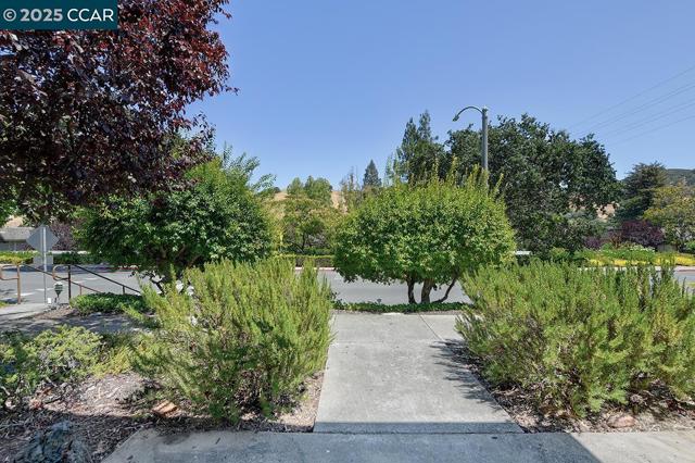 3333 Tice Creek Dr, Walnut Creek CA: https://media.crmls.org/mediaz/f8c63b05-73a2-42b4-9630-8abb8b5bb1c5.jpg