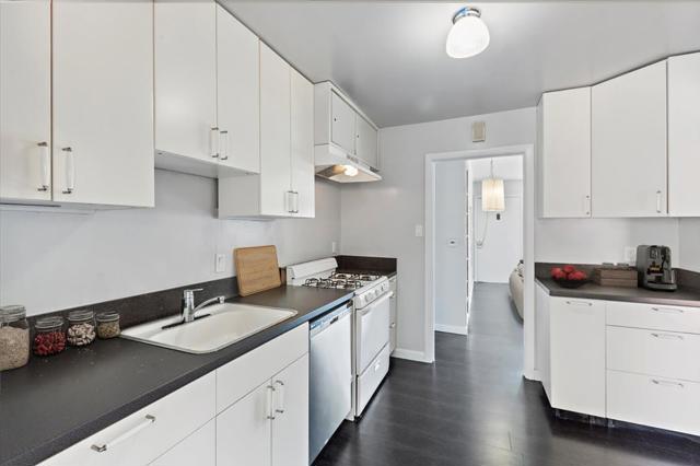 659 Ash Avenue, South San Francisco CA: https://media.crmls.org/mediaz/f8c63b42-90b2-454e-895b-f6949a5370ca.jpg