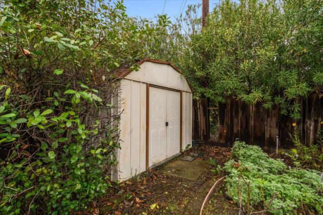 3505 Tamarack Drive, Redding CA: https://media.crmls.org/mediaz/f8c655e3-cc10-43b7-b9a5-93e25871c743.jpg