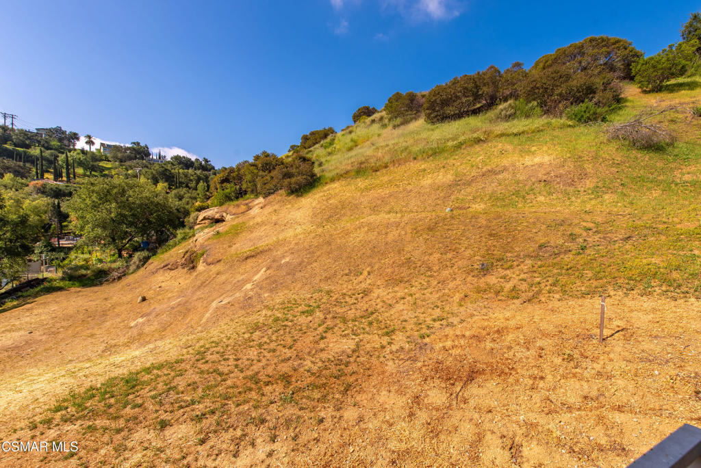 https://media.crmls.org/mediaz/f8c658ce-f075-4ee7-b810-d29a046287d4.jpg?preset=X-Large