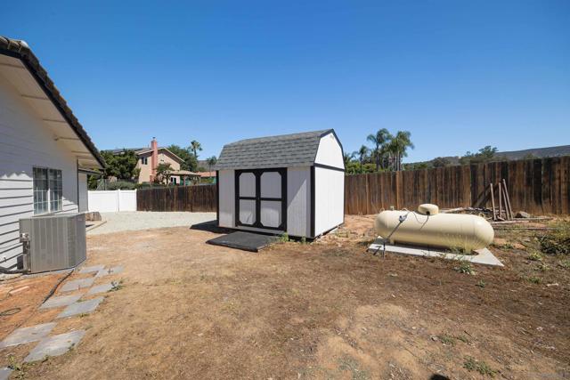 23637 Barrego Way, Ramona CA: https://media.crmls.org/mediaz/f8c6fe15-3cbc-4759-a85e-a9611d1a5a41.jpg