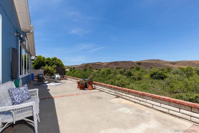 5188 Weymouth Way, Oceanside CA: https://media.crmls.org/mediaz/f8c747de-728d-4e49-8761-dff08e2900fc.jpg
