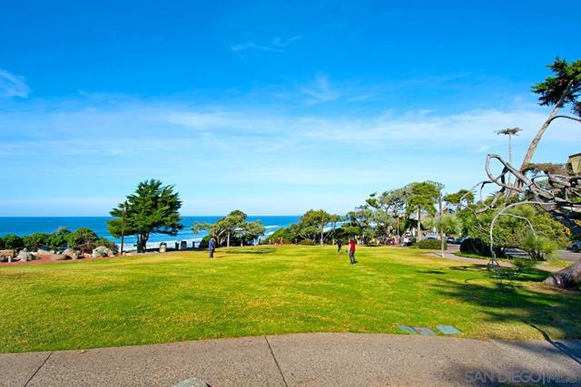 13563 Caminito Carmel, Del Mar CA: https://media.crmls.org/mediaz/f8c748d7-83b3-45cf-a70f-330e72d2c392.jpg