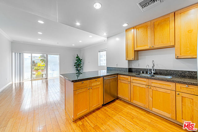 3061 W 12th Place, Los Angeles CA: https://media.crmls.org/mediaz/f8c78305-3971-4905-9c73-c36e7dea808f.jpg