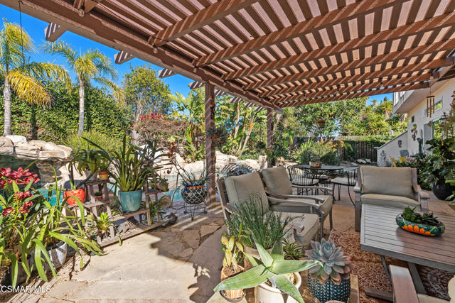 1455 Calle Colina, Thousand Oaks CA: https://media.crmls.org/mediaz/f8c85224-a6bc-48e1-8618-fa72be6aa0af.jpg
