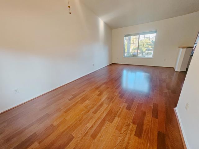 1715 Las Palmas Lane, Escondido CA: https://media.crmls.org/mediaz/f8c8cb1b-61de-4857-be80-fbf42310fc61.jpg