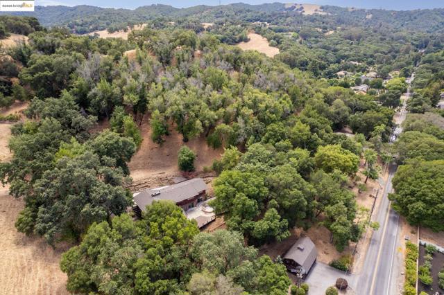 5201 Alhambra Valley Rd, Martinez CA: https://media.crmls.org/mediaz/f8c9d9bf-1076-4506-b584-57d1085a6e01.jpg
