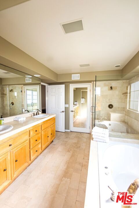 120 Galleon Street, Marina del Rey CA: https://media.crmls.org/mediaz/f8ca0102-397c-42d7-86aa-8fbdcf741f86.jpg