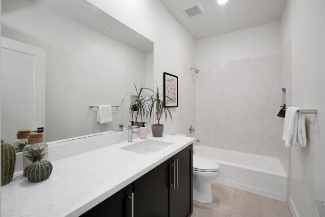 45039 Insight St, Fremont CA: https://media.crmls.org/mediaz/f8ca7dde-fb49-4fba-b28f-3eb44492ea31.jpg