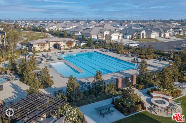 3719 Pathway Court, Bakersfield CA: https://media.crmls.org/mediaz/f8cb83e3-81b1-4f4b-b34b-c1eace8dd20e.jpg