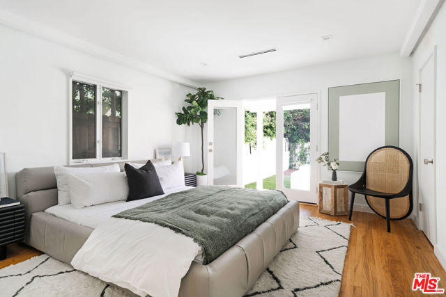 363 N Kings Road, Los Angeles CA: https://media.crmls.org/mediaz/f8cc3e35-be63-4dc6-a8e5-1897ab31d752.jpg