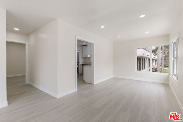 7127 Ramsgate Avenue, Los Angeles CA: https://media.crmls.org/mediaz/f8cc6417-b0fe-49b1-af00-04c08a06c54c.jpg