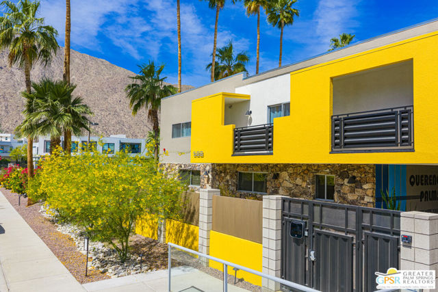 588 E San Lorenzo Road, Palm Springs CA: https://media.crmls.org/mediaz/f8ccf4a5-9596-4fd1-9568-48f7b030a462.jpg