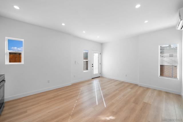 Image 10 of 26 For 322 Pardee St