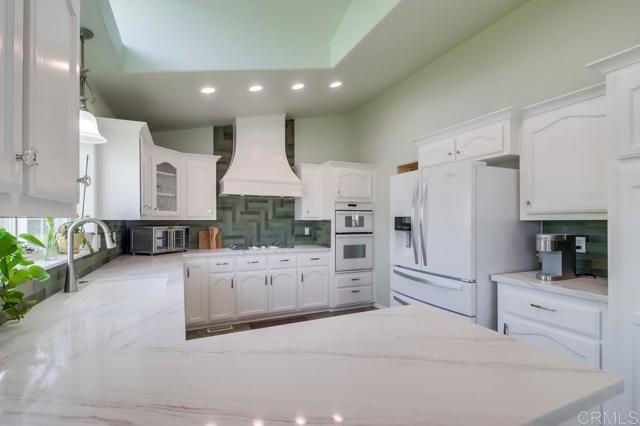 Home for Sale in Lakeside