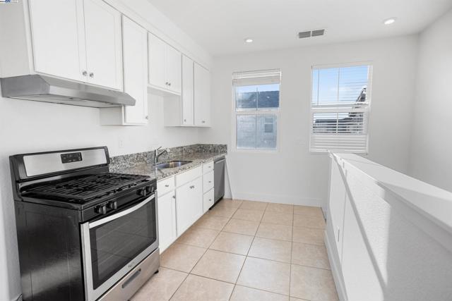 251 E Wrigleys Ave, Mountain House CA: https://media.crmls.org/mediaz/f8cd5bcd-c528-460e-9a04-b566b99110a2.jpg