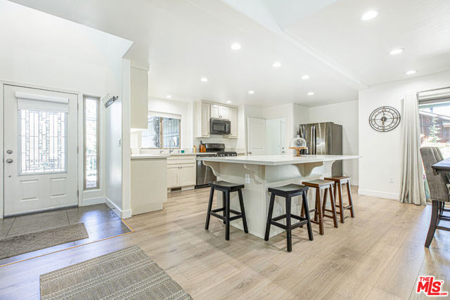 1712 Woodland Drive, Pine Mountain Club CA: https://media.crmls.org/mediaz/f8cd9c1c-e256-4a0d-96da-45af74bdae60.jpg