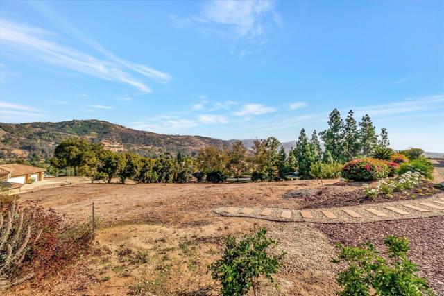 3026 Via Loma, Fallbrook CA: https://media.crmls.org/mediaz/f8cdda54-e255-4397-af11-5e531ff0fefe.jpg