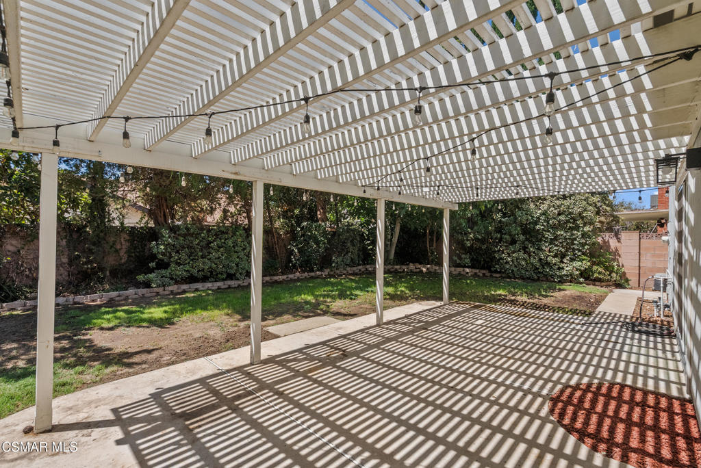 https://media.crmls.org/mediaz/f8cdf11b-4bdb-4aec-b24f-2a5dceecf6dd.jpg?preset=X-Large