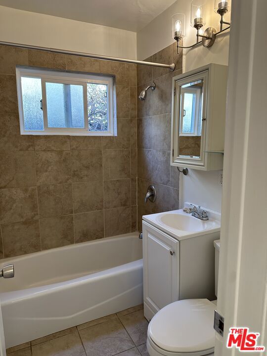 3013 Colorado Avenue, Santa Monica CA: https://media.crmls.org/mediaz/f8ce5732-3456-4fcc-a225-f5a795d12683.jpg