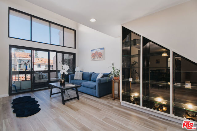 8180 Manitoba Street, Playa del Rey CA: https://media.crmls.org/mediaz/f8ce66cb-bdae-4991-90aa-139db30d4dde.jpg