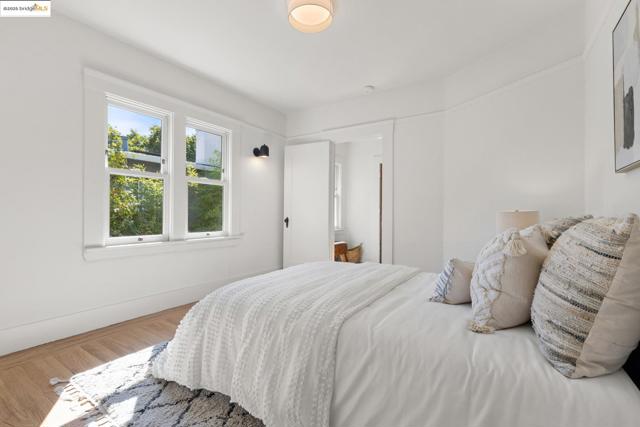 4008 Woodruff Ave, Oakland CA: https://media.crmls.org/mediaz/f8ce7176-43f6-41bf-a0cc-f888c7015988.jpg