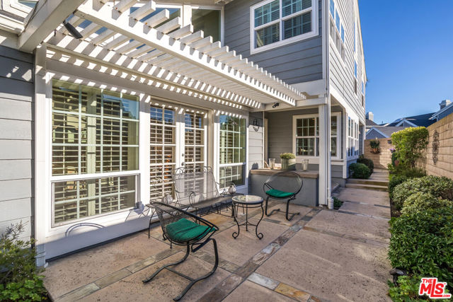 13080 Mindanao Way, Marina del Rey CA: https://media.crmls.org/mediaz/f8ce7a6e-be81-46f4-bb82-6e4ccb755626.jpg