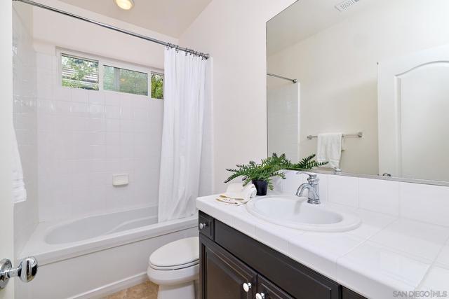 7319 Paseo Capuchina, Carlsbad CA: https://media.crmls.org/mediaz/f8cecf2a-cc26-4114-a042-9ad741125966.jpg