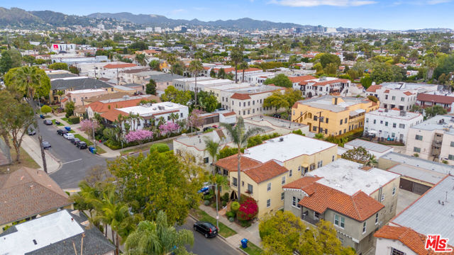 458 N Genesee Avenue, Los Angeles CA: https://media.crmls.org/mediaz/f8cf0215-2d5a-4a06-a62f-0d43a609bed2.jpg
