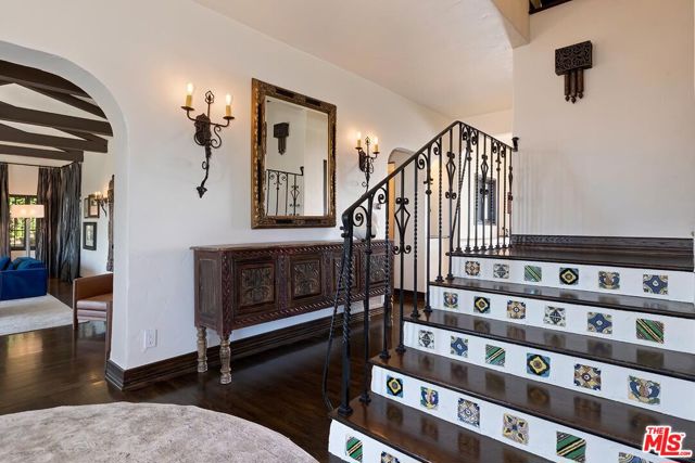 2420 Chislehurst Drive, Los Angeles CA: https://media.crmls.org/mediaz/f8cf7520-7433-4c58-846f-fd6423f96a45.jpg