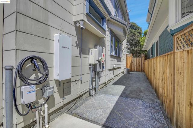 3034 Martin Luther King Jr Way, Oakland CA: https://media.crmls.org/mediaz/f8cf8592-e05e-4cc9-a9f9-a282b5d815ac.jpg