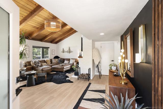 3860 Las Flores, Fallbrook CA: https://media.crmls.org/mediaz/f8cfbdd9-1bbc-4d2e-90f4-6fcdf6469ed4.jpg
