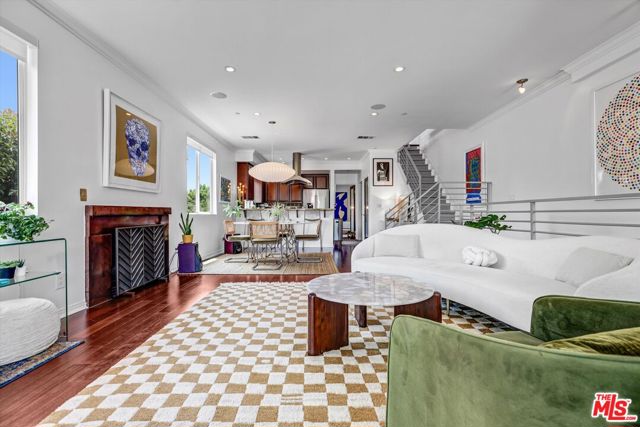 1153 N Formosa Avenue, Los Angeles CA: https://media.crmls.org/mediaz/f8d0298a-e266-4bf5-82c0-ff2e08eb8205.jpg