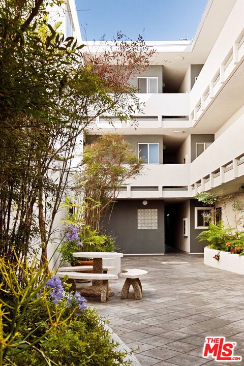 446 San Vicente Boulevard, 304 photo 2