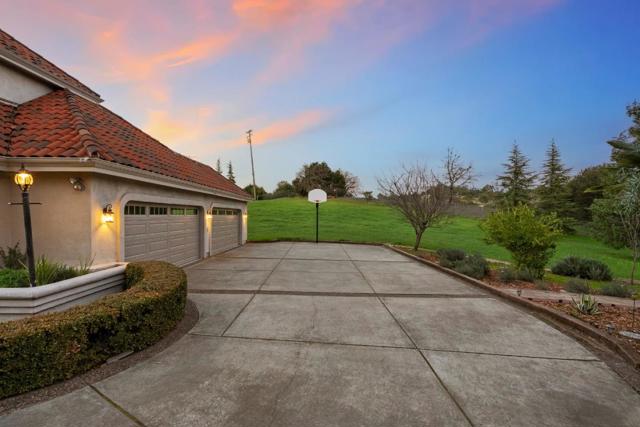 13206 Wright Way, Los Altos Hills CA: https://media.crmls.org/mediaz/f8d0cb5b-b961-4d9a-b18e-a89a9e45d610.jpg