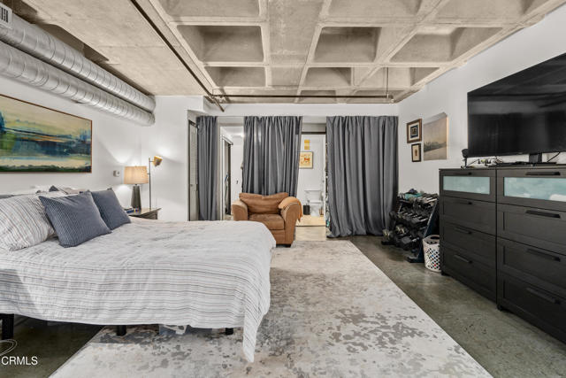 35 N Raymond Avenue, Pasadena CA: https://media.crmls.org/mediaz/f8d0febd-7a65-43f3-9ded-ef6ebc3f9951.jpg