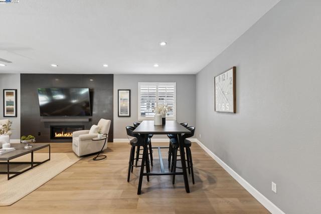 5531 Calico Ln, Pleasanton CA: https://media.crmls.org/mediaz/f8d111a7-42e0-4850-8276-2e72bf6bd693.jpg