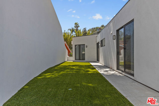 2646 Rinconia Drive, Los Angeles CA: https://media.crmls.org/mediaz/f8d11e92-6c57-4069-abff-d5899a48c1e7.jpg