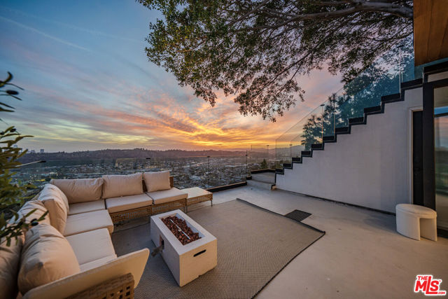 812 W Avenue 37, Los Angeles CA: https://media.crmls.org/mediaz/f8d13e76-22aa-493e-9cf4-e79e211210b4.jpg