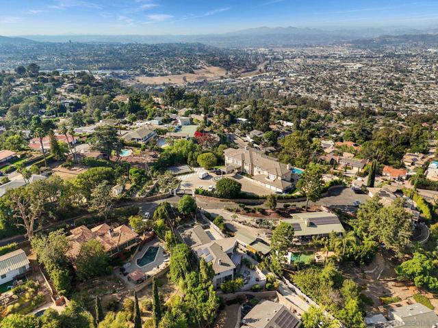 10164 Vivera Dr, La Mesa CA: https://media.crmls.org/mediaz/f8d1776e-c8bd-4dc4-a79a-15e88cd69a7b.jpg