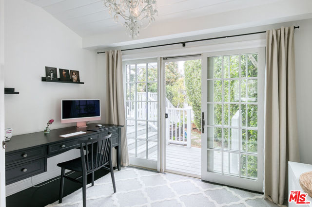 10736 Le Conte Avenue, Los Angeles CA: https://media.crmls.org/mediaz/f8d187bd-fac4-4b23-91c2-e00af7a46852.jpg