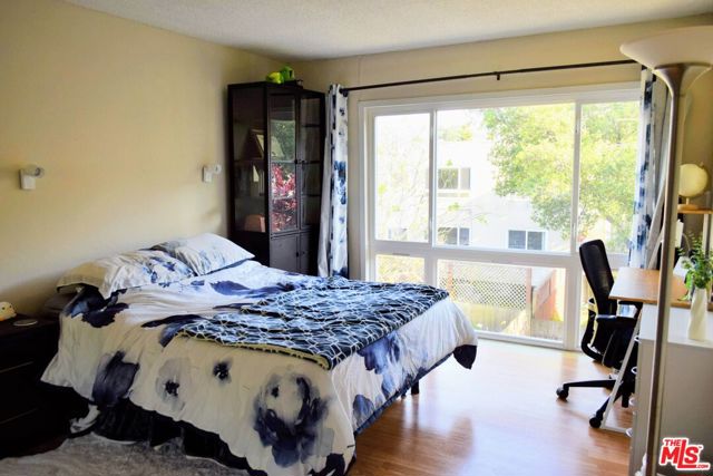 437 29th Street, San Francisco CA: https://media.crmls.org/mediaz/f8d272fa-910e-4b9a-a42f-afabe0fc3424.jpg