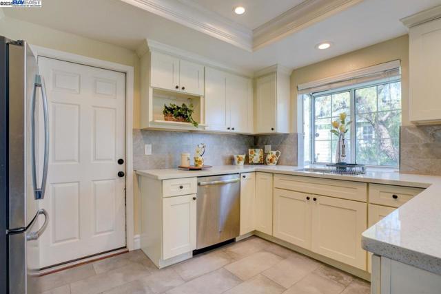 1228 Copper Peak Ln, San Jose CA: https://media.crmls.org/mediaz/f8d2ba2c-8afa-466e-8fe3-1b7fc2e9088e.jpg
