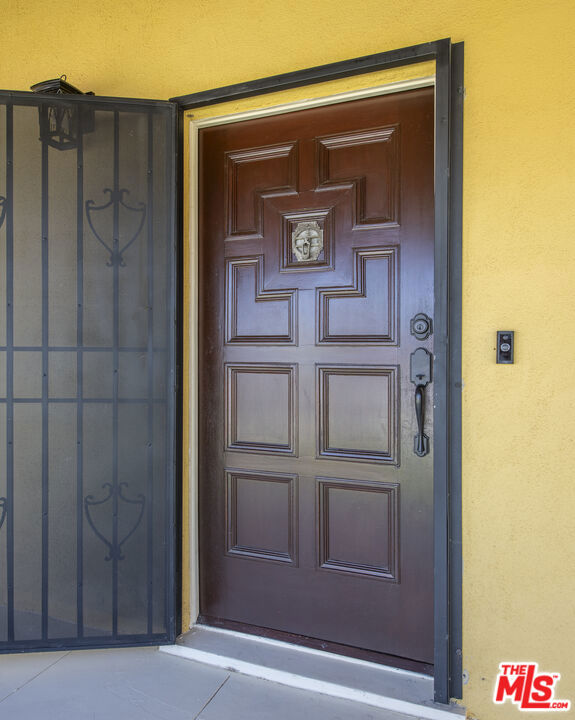 3220 W 78th Place, Los Angeles CA: https://media.crmls.org/mediaz/f8d325e6-bda5-4a63-84f8-6d744e282caa.jpg
